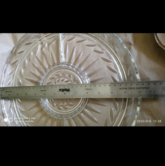 Over sized clear glass sectional plater unused - Picture 3 of 5